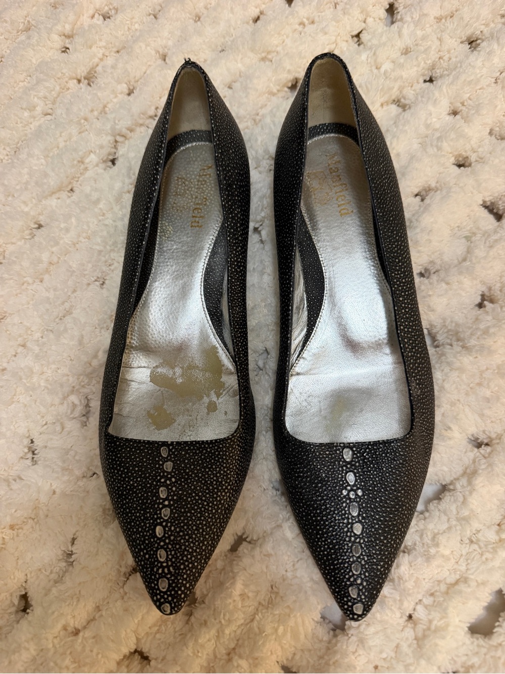 Manfield Pointed Toe Black Textured Flats with Stud Accent on the Vamp Sz 38